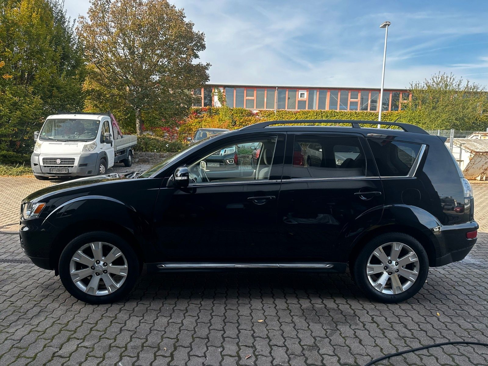 Fahrzeugabbildung Mitsubishi Outlander Instyle 4WD,Allrad,Leder, Automatik,