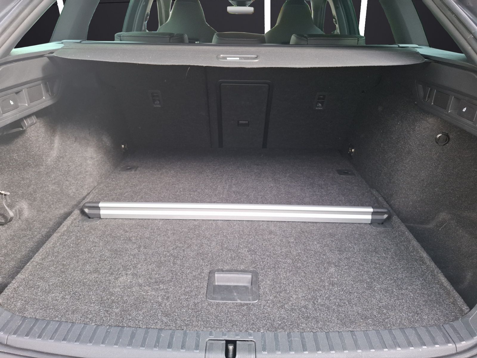 Fahrzeugabbildung SKODA Octavia Combi TDI Sportline DSG Matrix Navi HUD