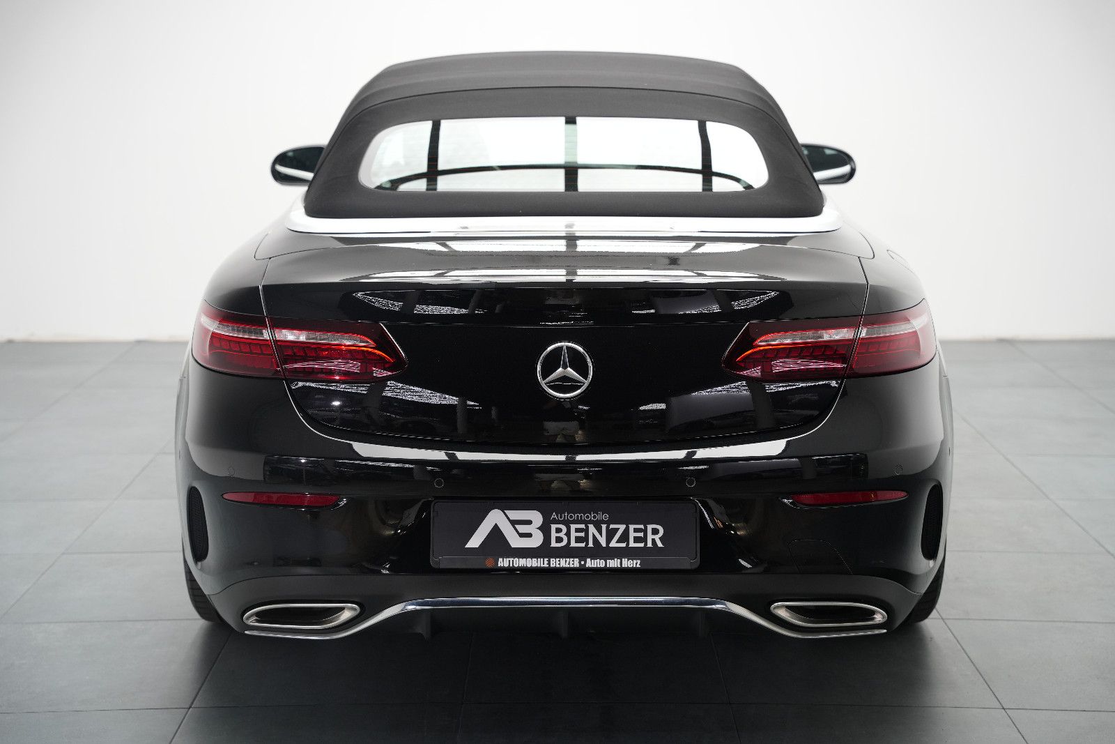 Fahrzeugabbildung Mercedes-Benz E 450 Cabrio AMG/BURMESTER/HUD/AMBIENTE/MASSAGE/