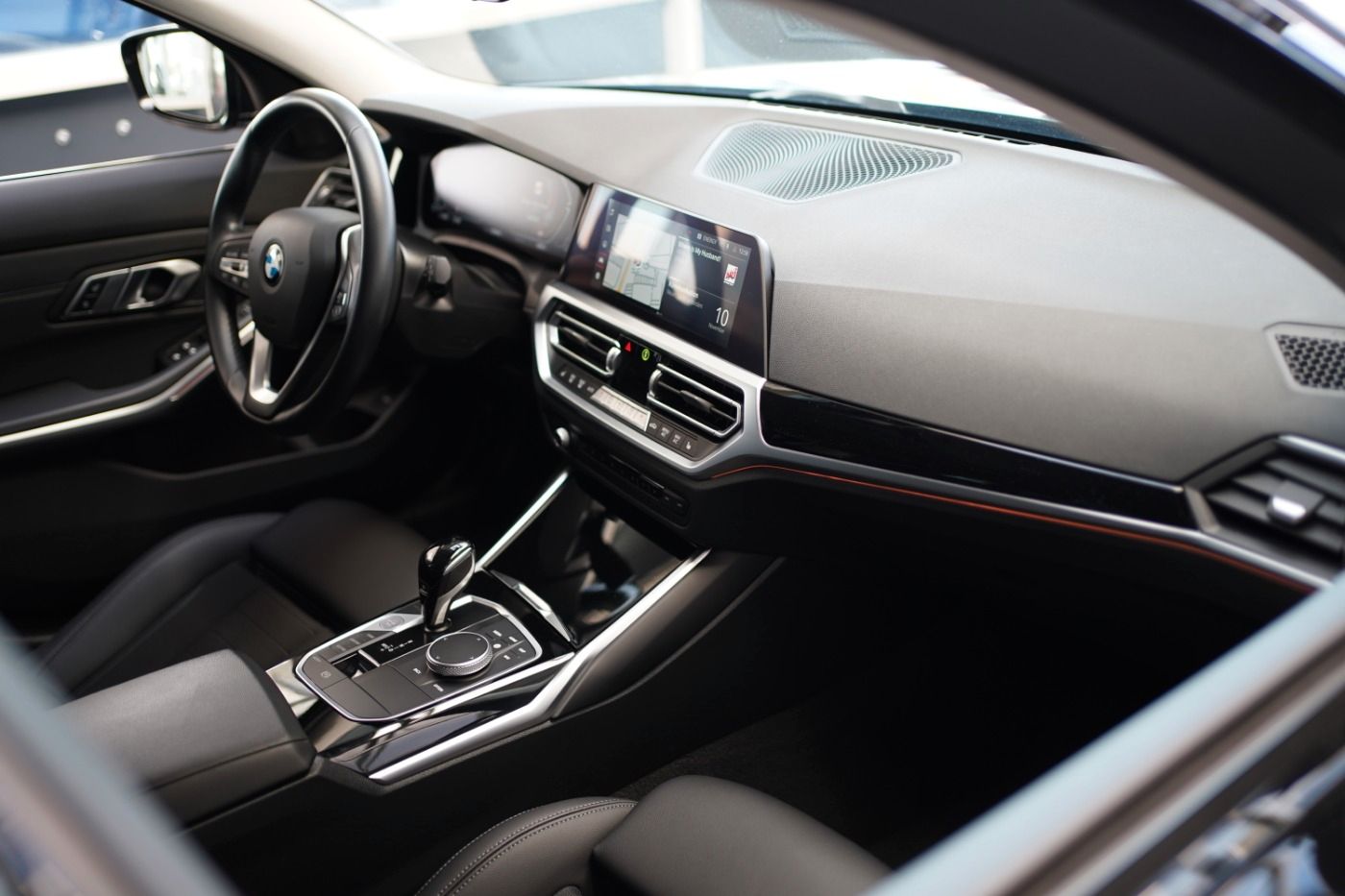 Fahrzeugabbildung BMW 320dA xDrive Sport Line +Live Cockpit+Laserlicht