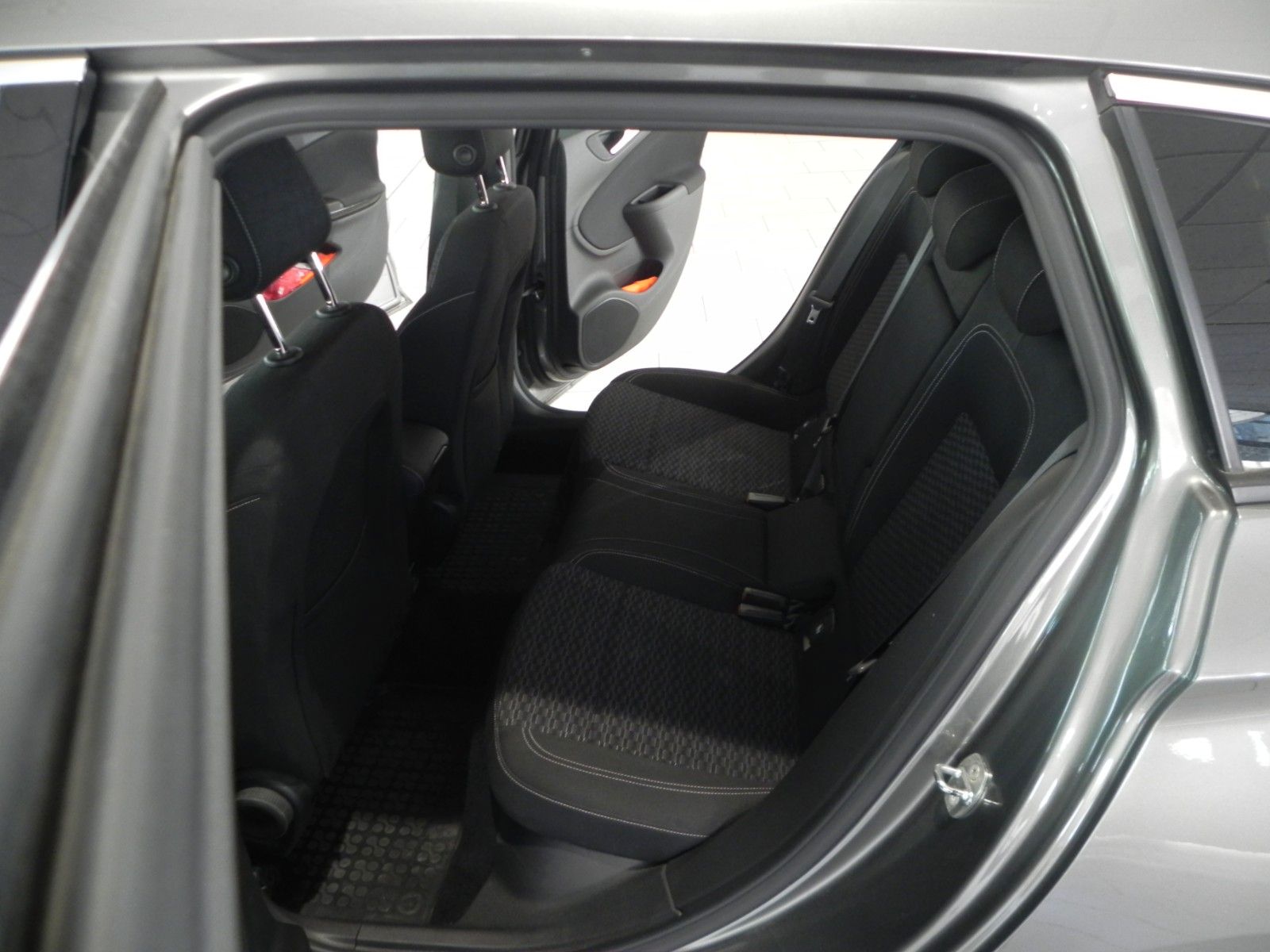 Fahrzeugabbildung Opel Astra ST 1.6D DYNAMIC NAVI/KAMERA/SHZ/ALU/PDC