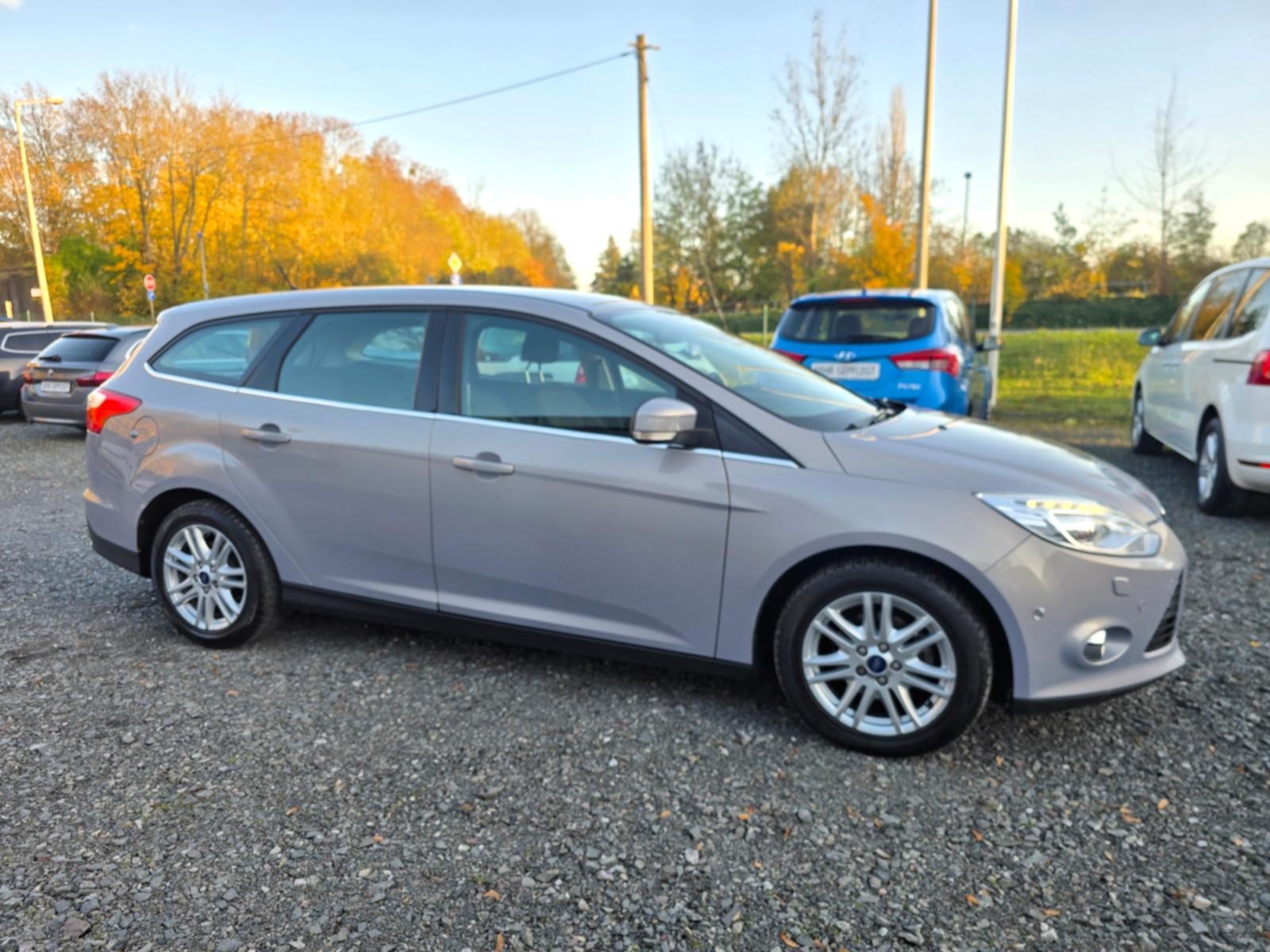 Ford Focus 2012 — photo 10