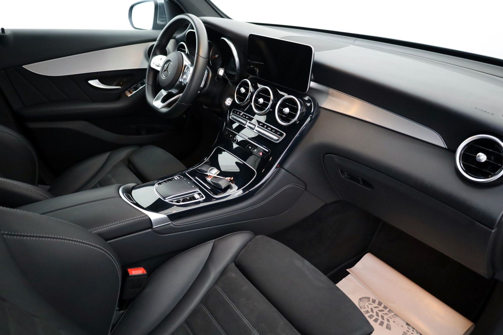 Fahrzeugabbildung Mercedes-Benz GLC 300e 4M Coupe AMG T.Leder,Navi,LED,ParkPaket