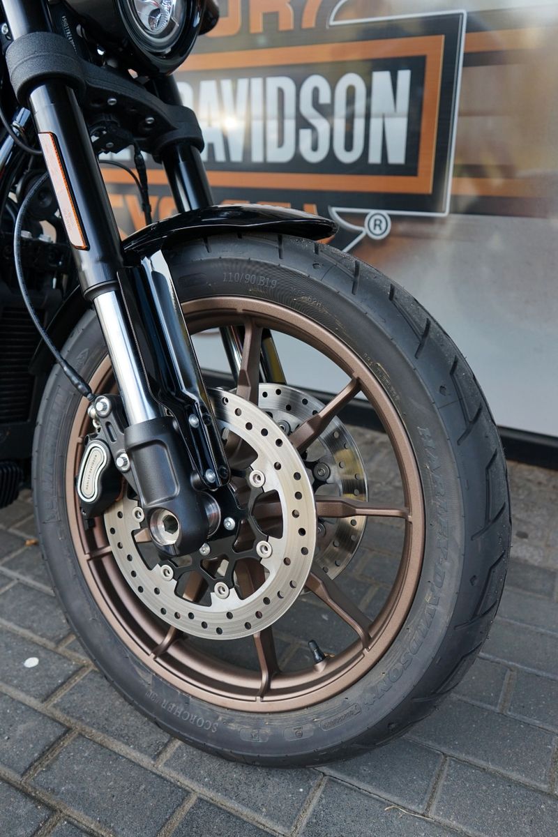 Fahrzeugabbildung Harley-Davidson Low Rider S 117cui Jekill & Hyde