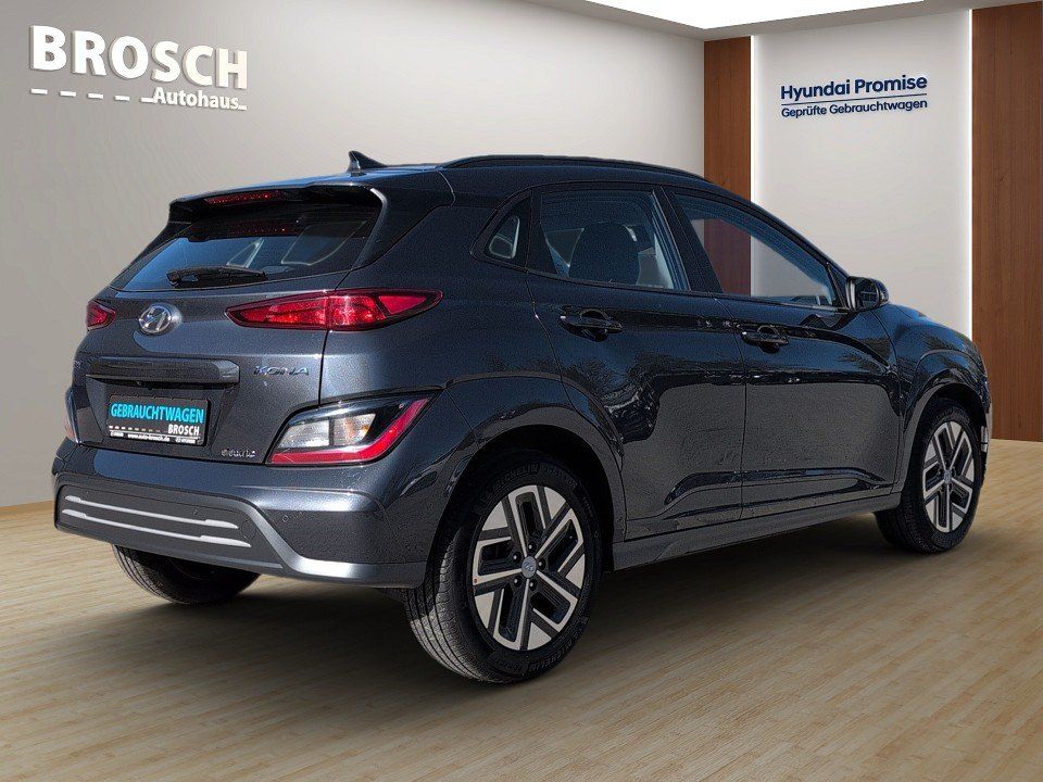Fahrzeugabbildung Hyundai KONA EV 39kWh SELECT EFFI-P GAR-3/2031 SOH-96,7%