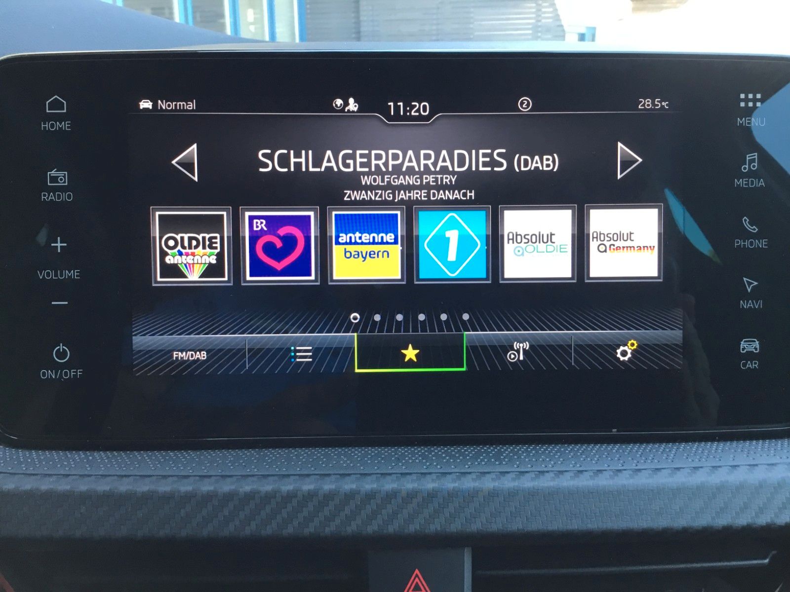 Fahrzeugabbildung SKODA Kamiq 1.5 TSI DSG Monte Carlo+AHK+Navi+Kamera