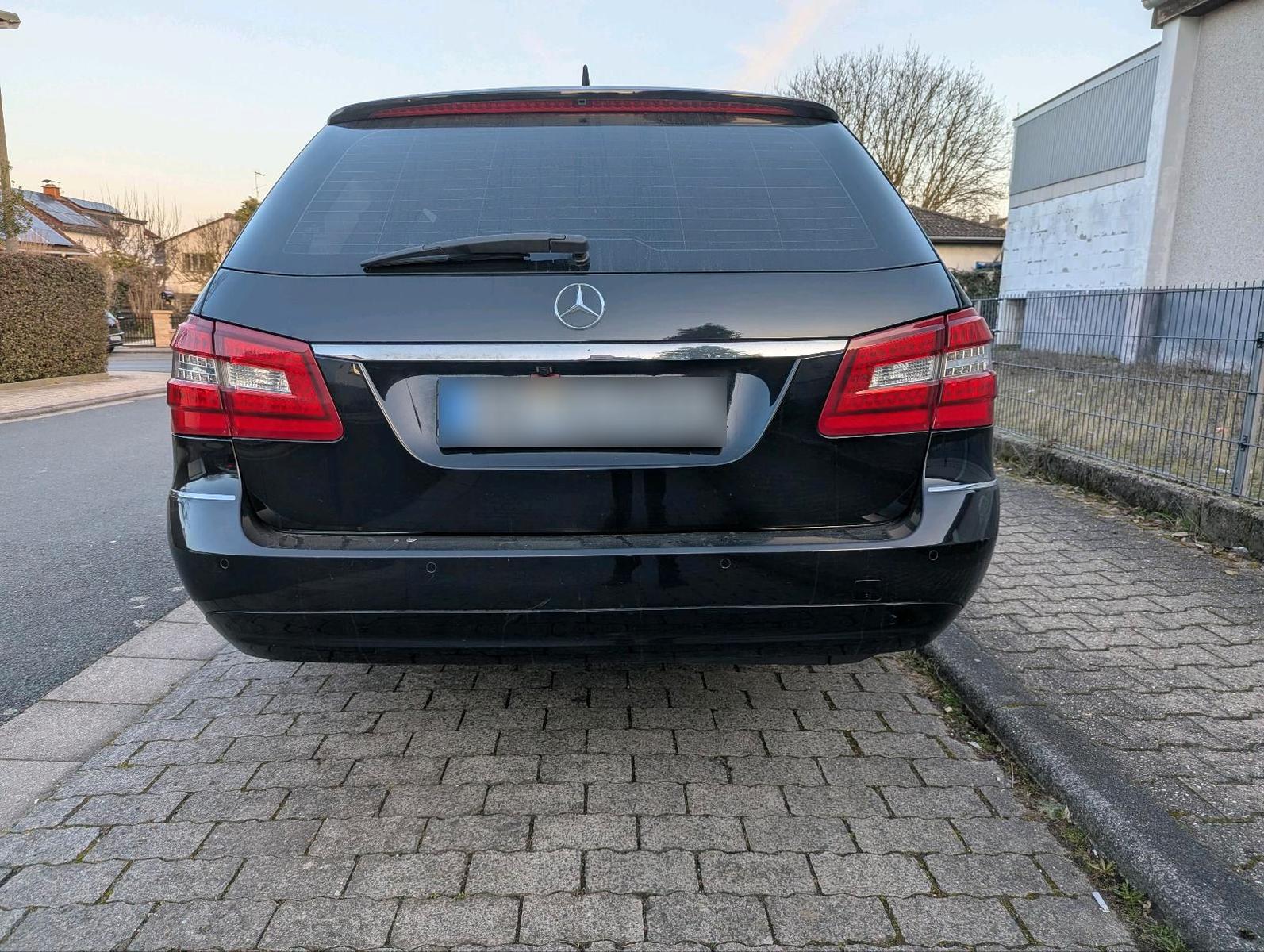Mercedes-Benz E220 2010 — photo 9