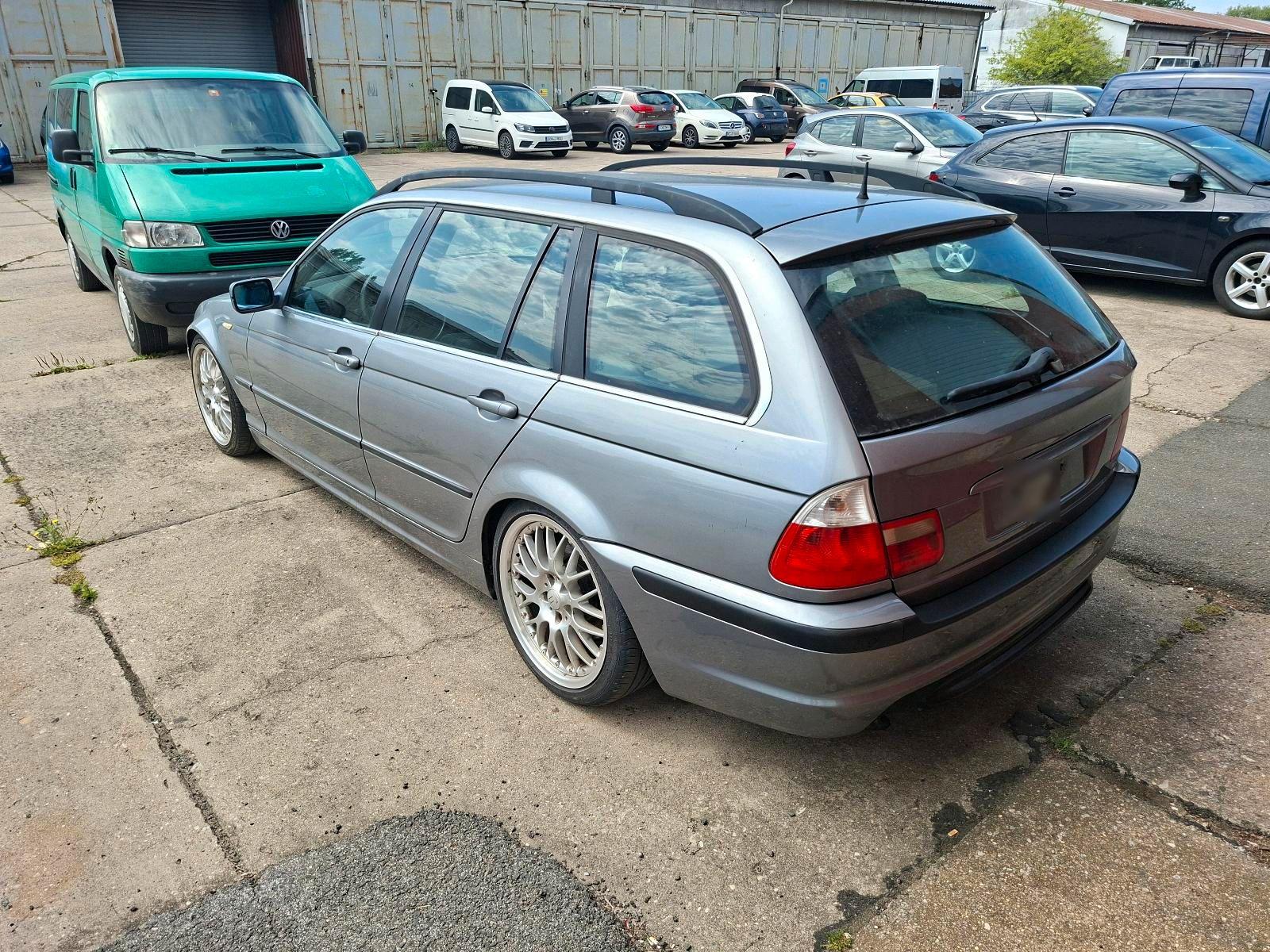 BMW 320 2005 — салон