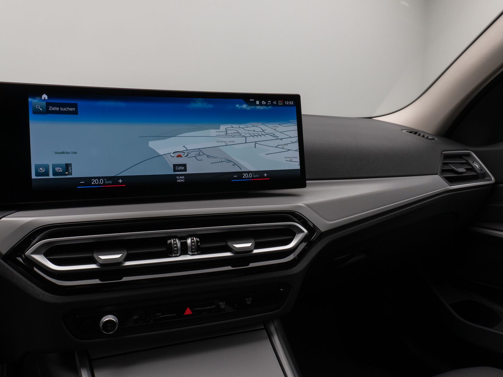 Fahrzeugabbildung BMW 330e DAB CockPit+ PDC Geschwindigkeitsreg Sport