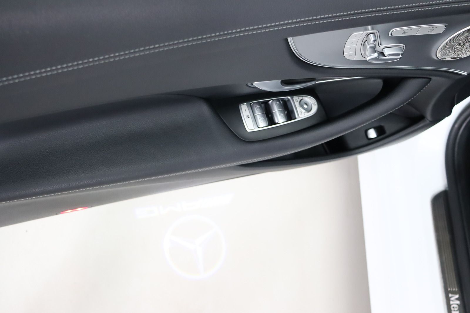 Fahrzeugabbildung Mercedes-Benz E 220 d Night Edition * Airscarf * LED *