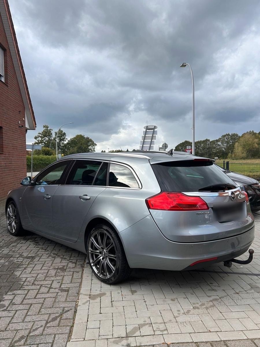 Opel Insignia 2012 — engine 140 HP (103kW)