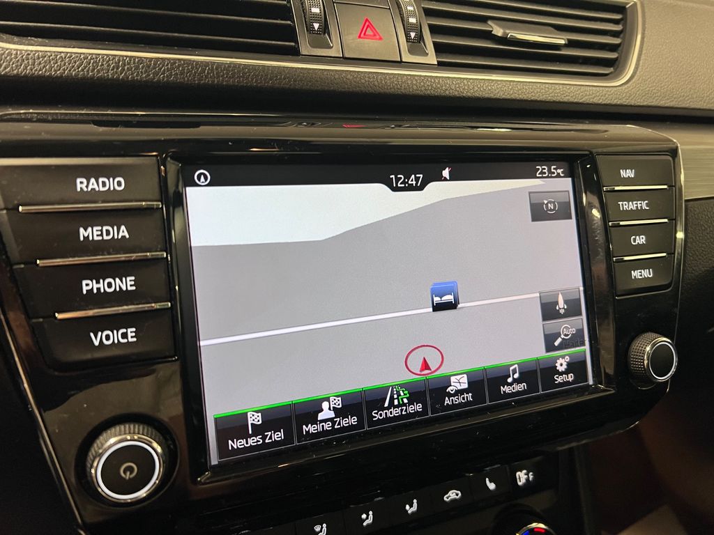 Skoda SUPERB STYLE/ 1.HAND/ GARANTIE/ PANO/ ASSIST. Skoda SUPERB STYLE/ 1.HAND/ GARANTIE/ PANO/ ASSIST.