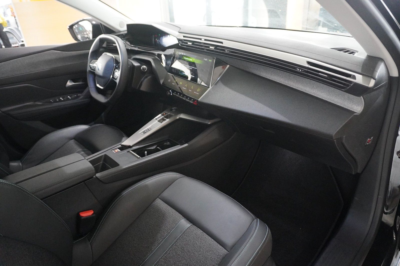 Fahrzeugabbildung Peugeot 308 SW 1.5D ALLURE NAVI/LED/360°/SPORT/SH/VIRT.