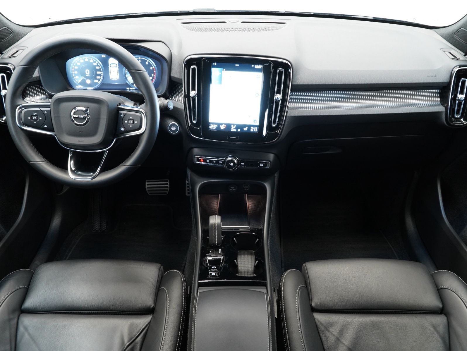 Fahrzeugabbildung Volvo XC40 B4 B R Design LED/NAVI/ACC/LEDER/360°