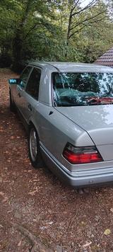 Mercedes-Benz 320 - silberne Mercedes-Benz 320
