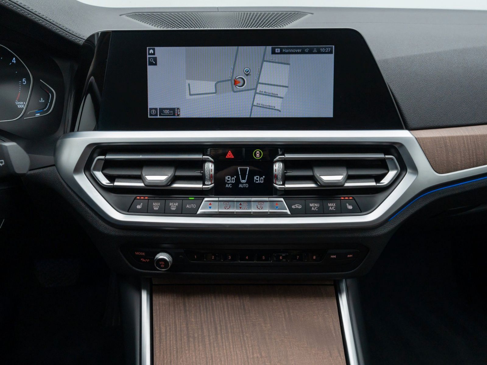 Fahrzeugabbildung BMW 320d Luxury Line DAB CockpitPlus PDC Leder