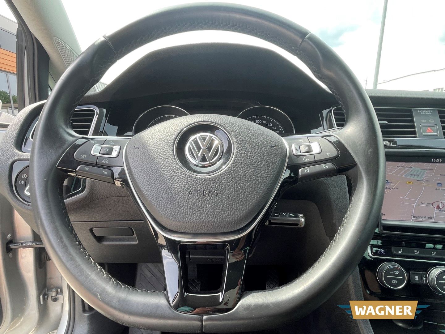 Fahrzeugabbildung Volkswagen Golf VII Highline BMT Klimaautomatik Bi-Xenon