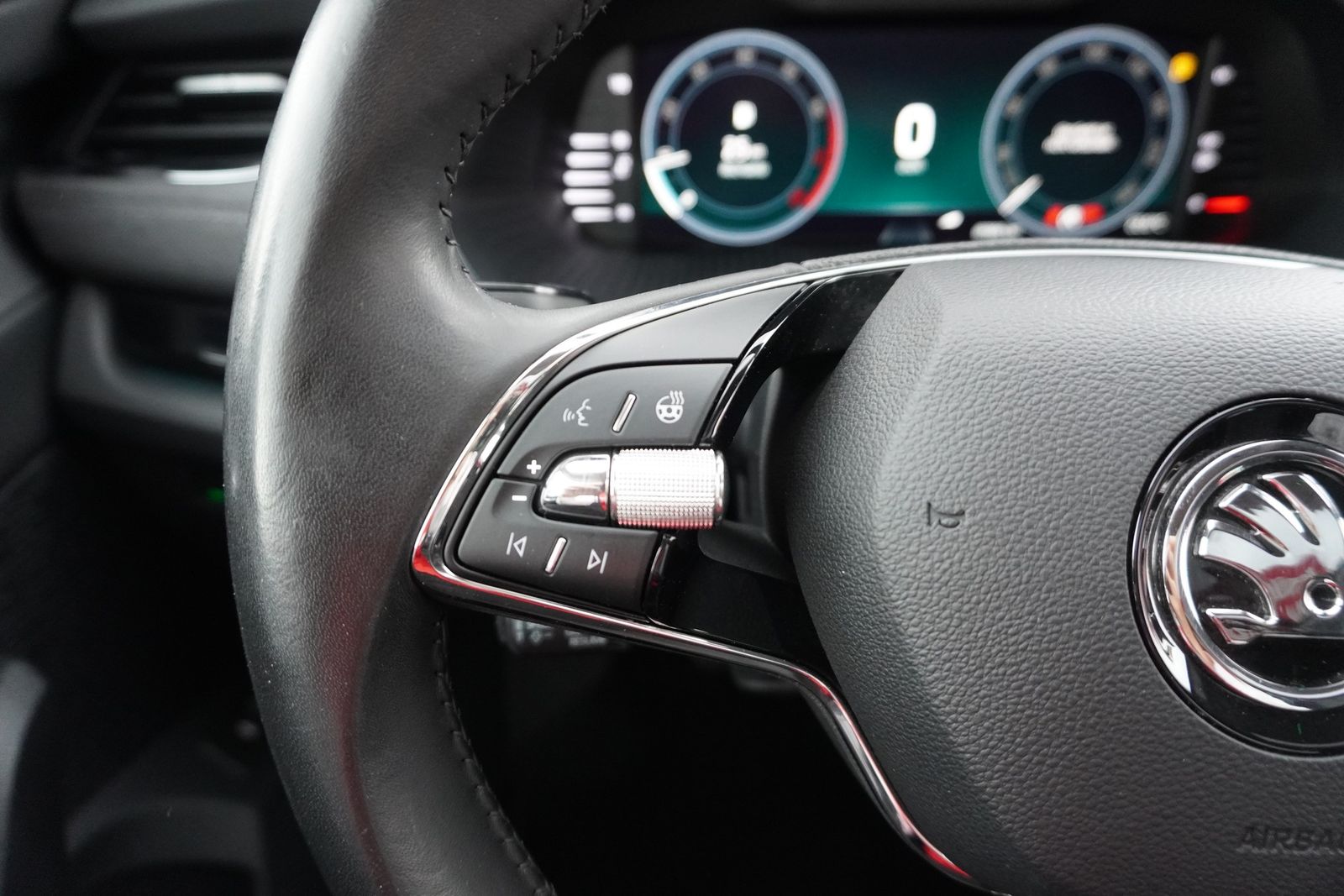 Skoda Octavia Combi 1.5 TSI First Edition LED Navi ACC foto 24