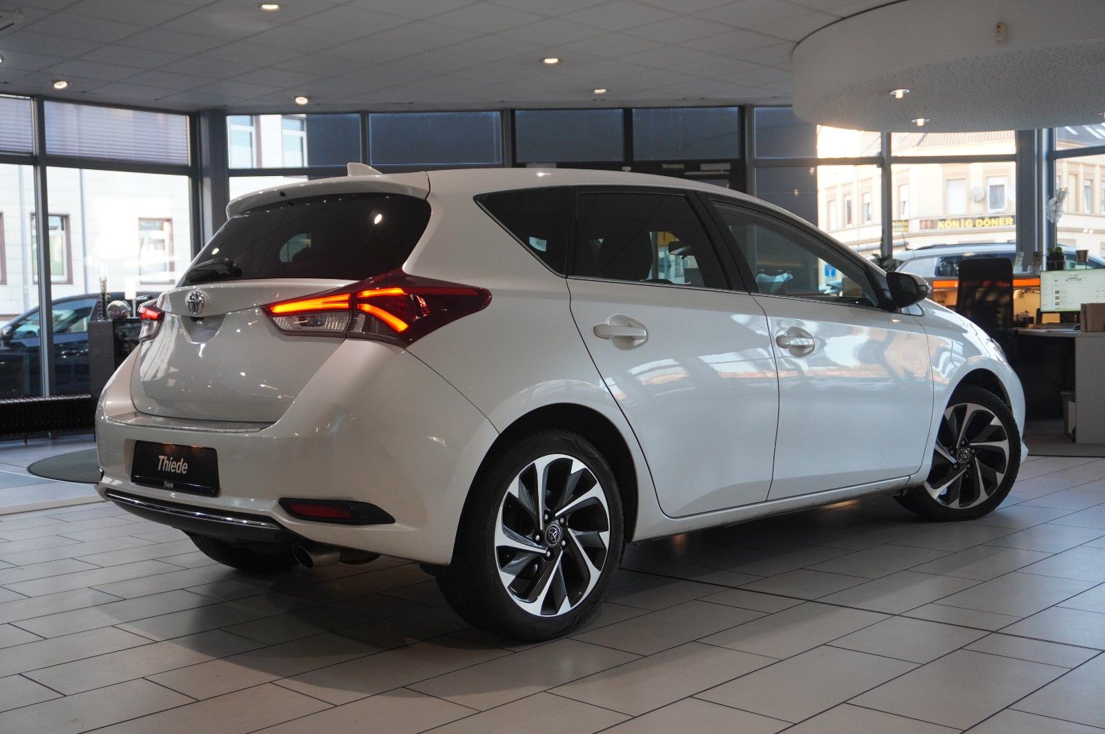 Fahrzeugabbildung Toyota Auris 1.2 LIM. DESIGN EDITION NAVI/LED/KAMERA/SH