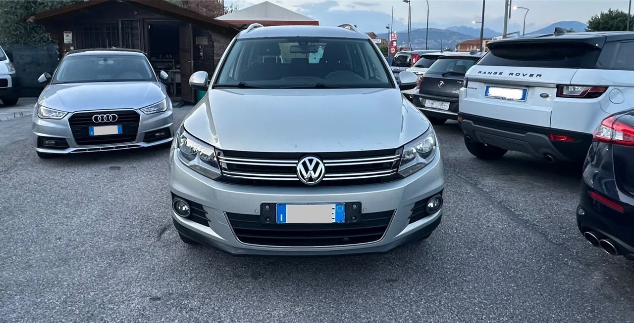 Volkswagen Tiguan - 1