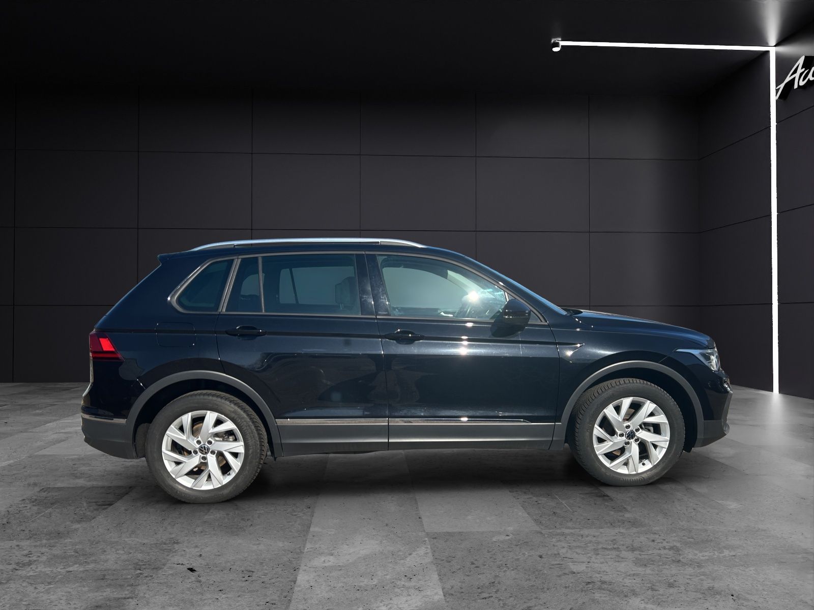 Fahrzeugabbildung Volkswagen Tiguan Life TDI DSG 4M LED ACC AHK LRHzg SH Rear