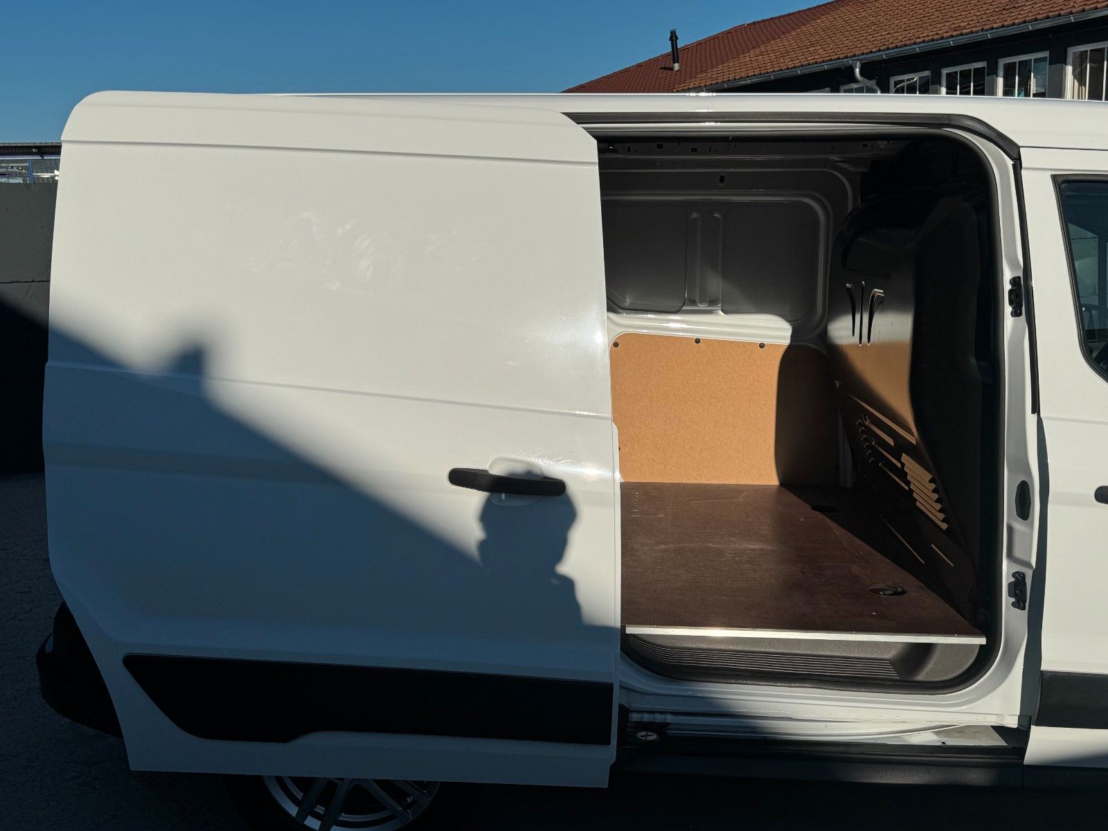 Fahrzeugabbildung Ford Transit Connect 230 L2 Autm. Trend 4d AHK