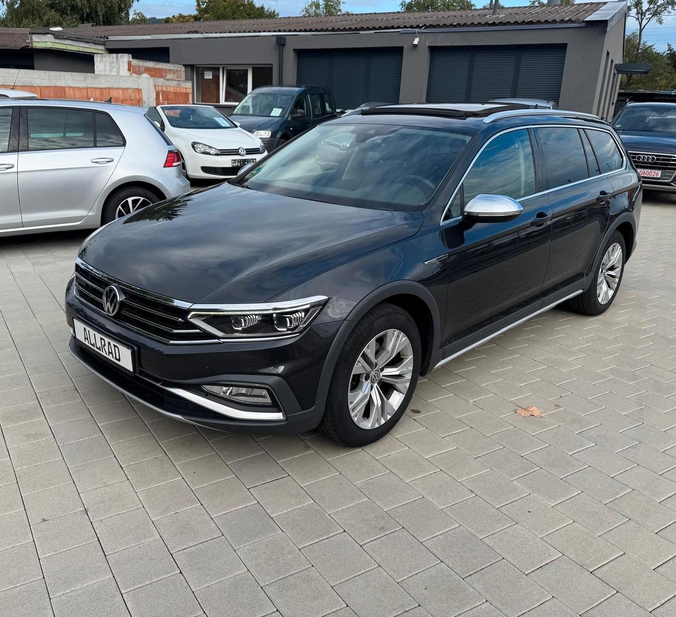 Volkswagen Passat Facelift 2.0 TDI DSG 4M AHK ACC StHz Pano