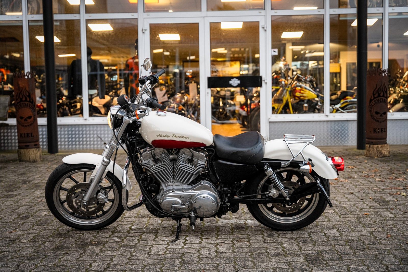 Fahrzeugabbildung Harley-Davidson XL883L SUPERLOW SPORTSTER - SEITLICHER -