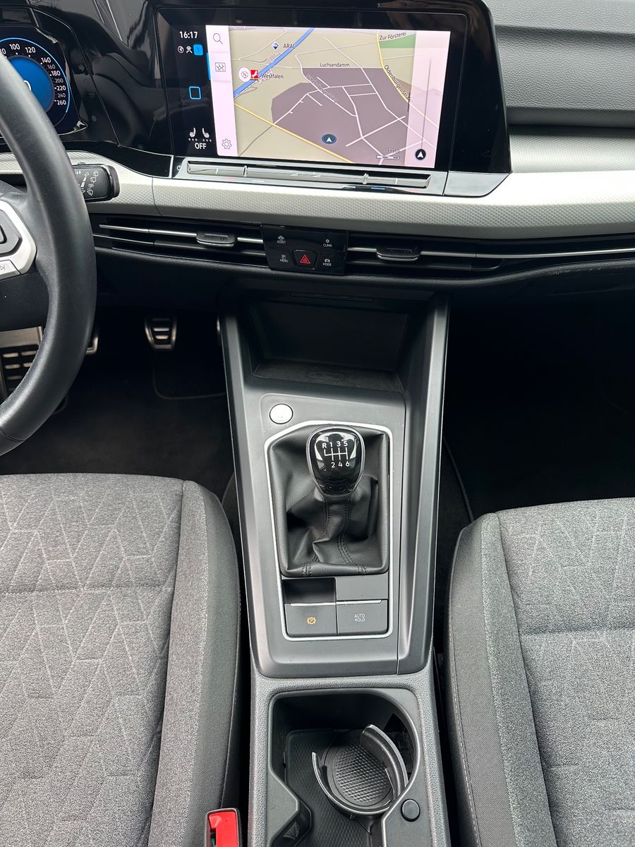 Fahrzeugabbildung Volkswagen Golf 1.5 TSI DSG MOVE NAV+LED+GJR+ACC+SHZ+1HD