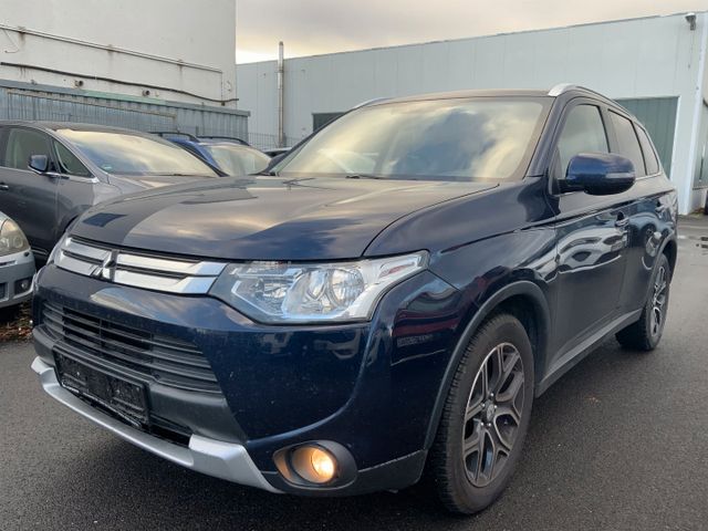 Mitsubishi Outlander 4WD 7-Sitzer AHK/Kamera/Navi/Leder