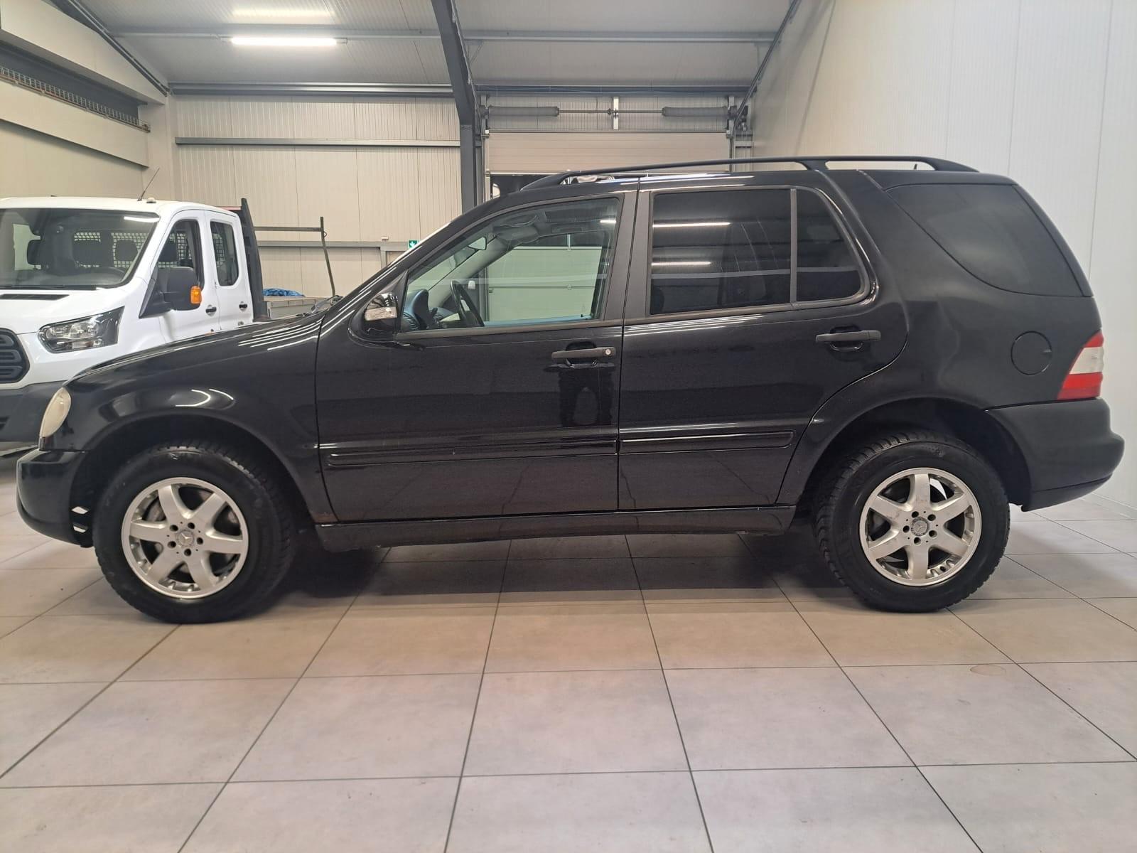 Mercedes-Benz ML270 2004 — photo 8