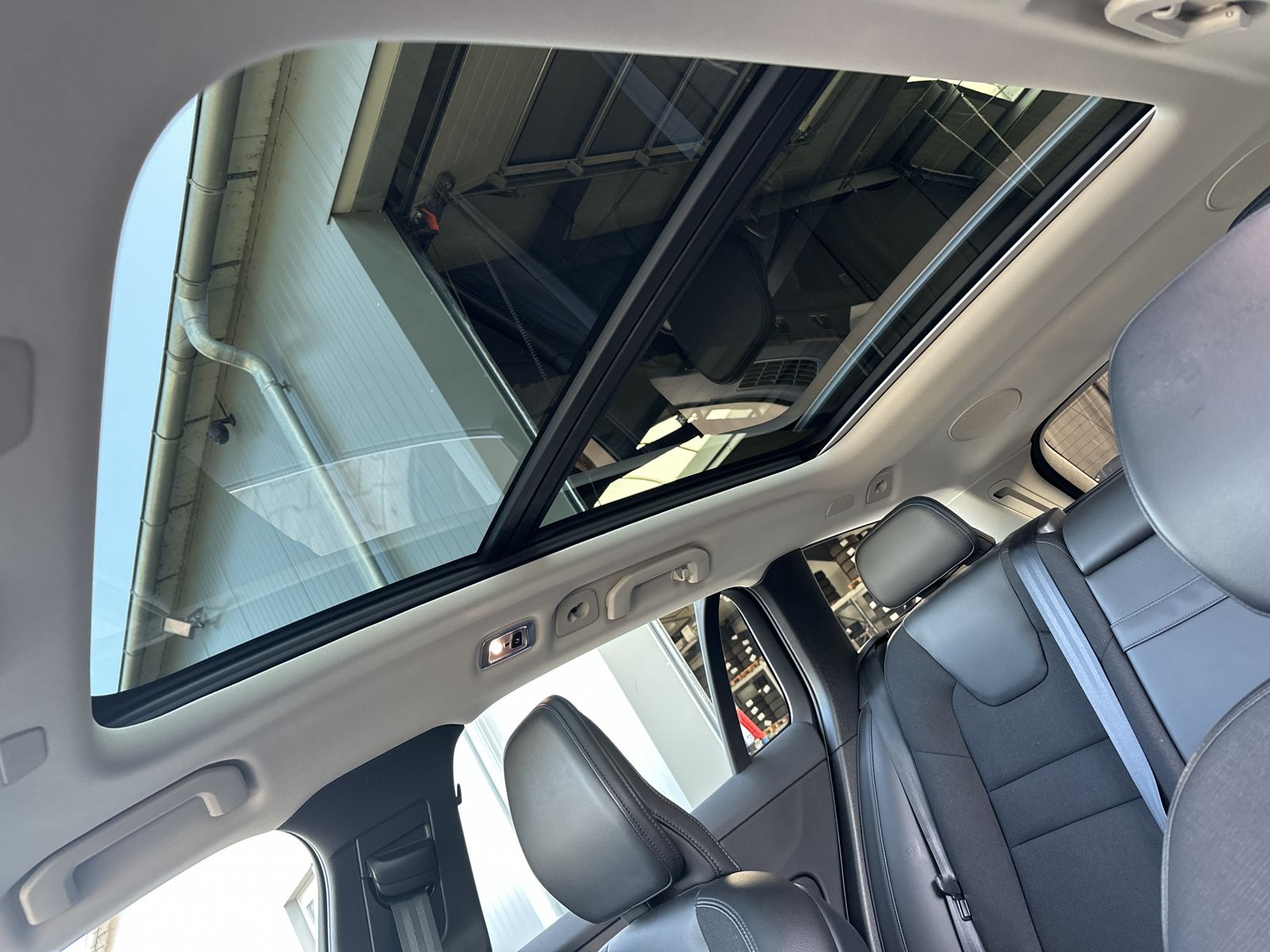 Fahrzeugabbildung Volvo V60 T6 AWD Recharge Inscription NAV+LED+H&K+PANO