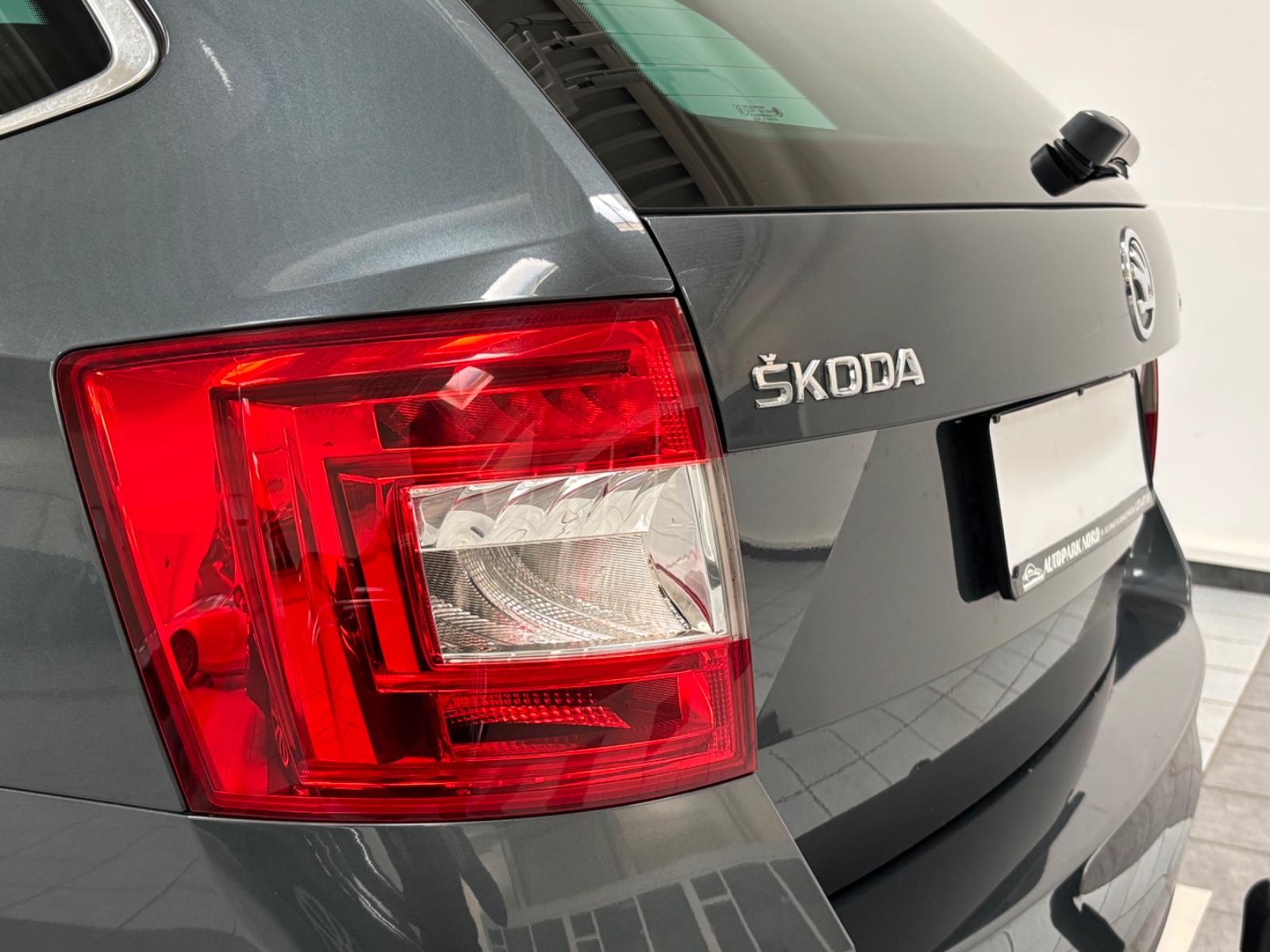 Skoda Octavia 2.0 TDI,Automatik,Scheckheft,Teilleder