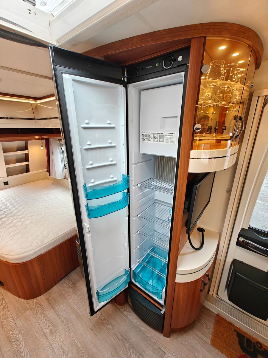 Fahrzeugabbildung Hobby Excellent 540 UFe - Fahrradträger, TV, 1.750kg -