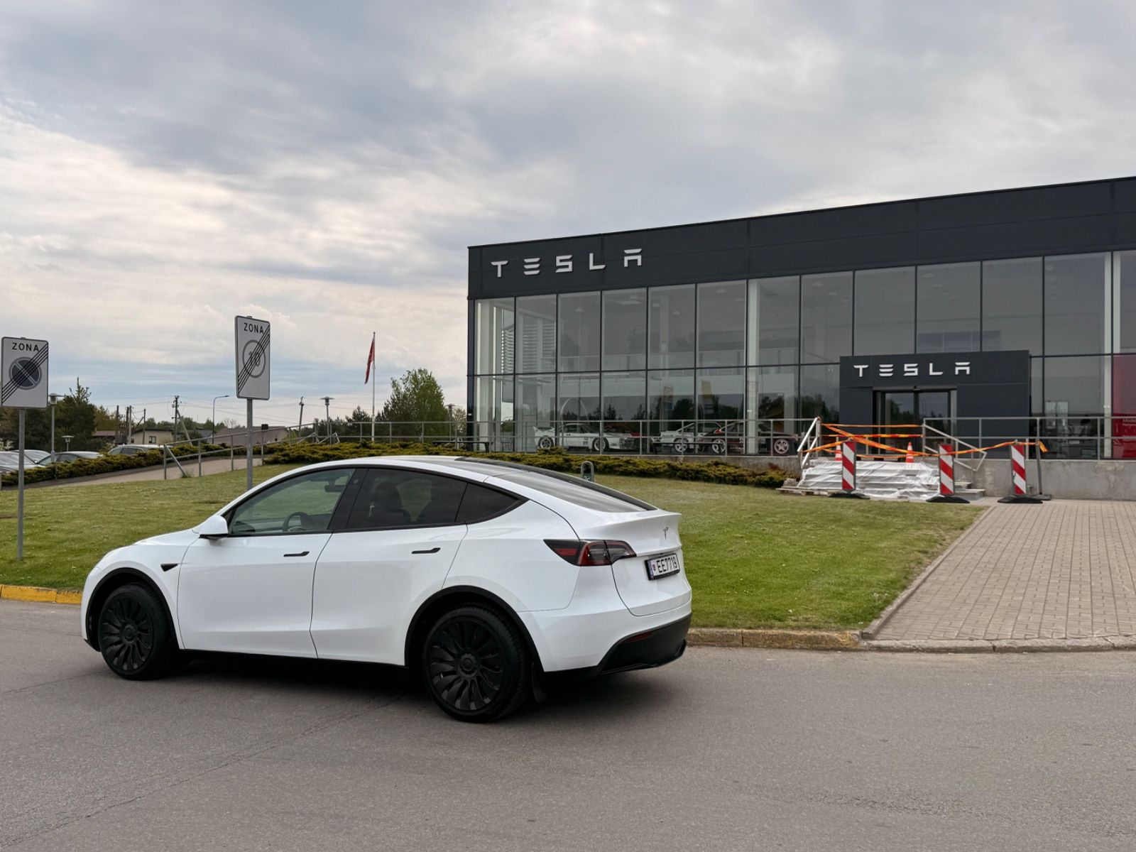 TESLA Model Y
