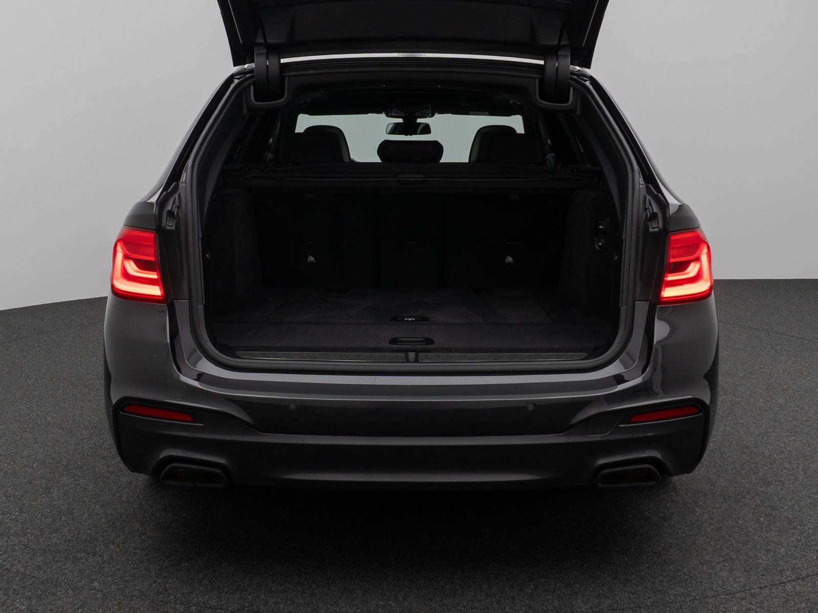 Fahrzeugabbildung BMW 520d M Sport Panorama 360° HUD HiFi AHK Komfort