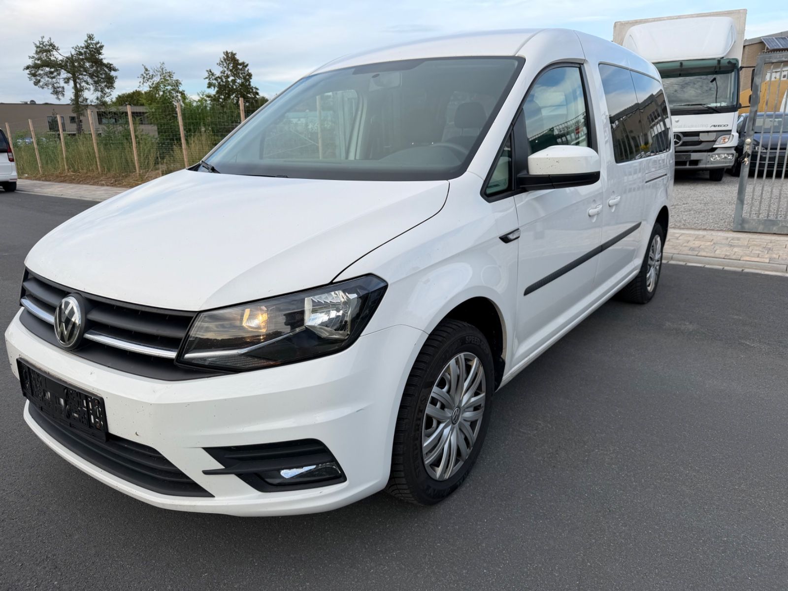 Volkswagen Caddy - 1
