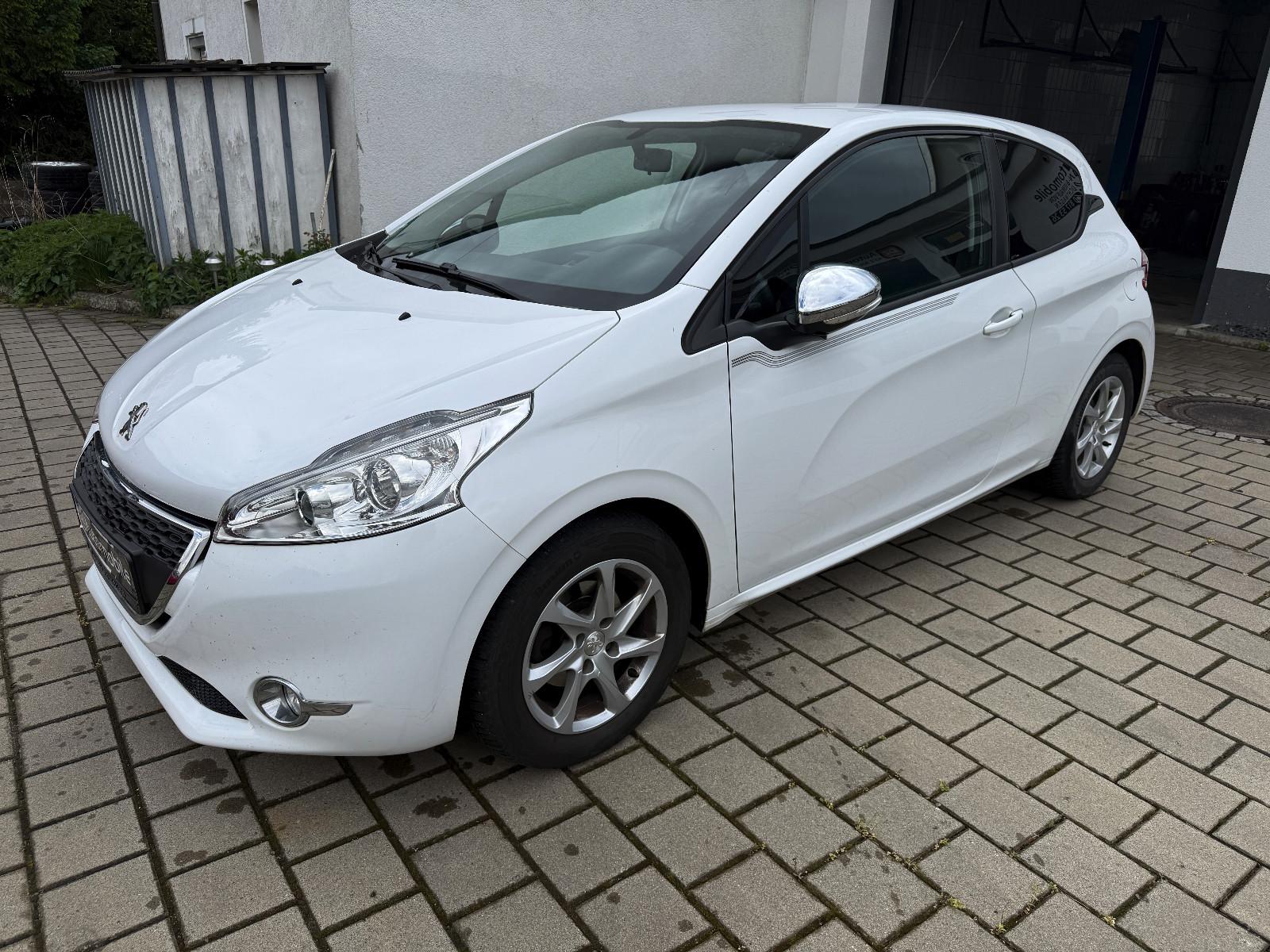 Peugeot 208 Style TEMPOMAT SITZHEIZUNG TUV 01.2028