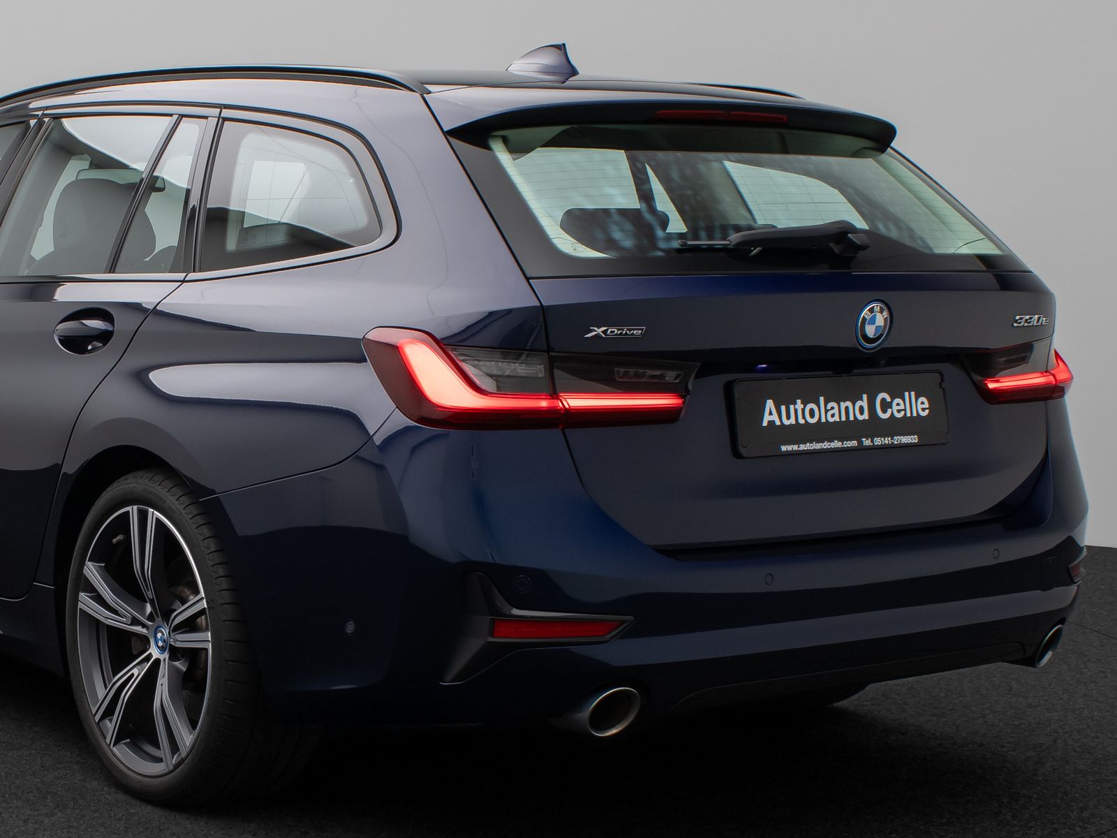 Fahrzeugabbildung BMW 330e xD SportLine Pano Kamera Laser HUD DAB HiFi
