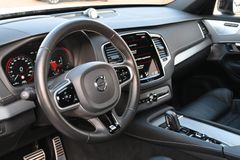 Fahrzeugabbildung Volvo XC90 R-Design T8 AWD *VOLL*STHZ*AHK*Pano*360*