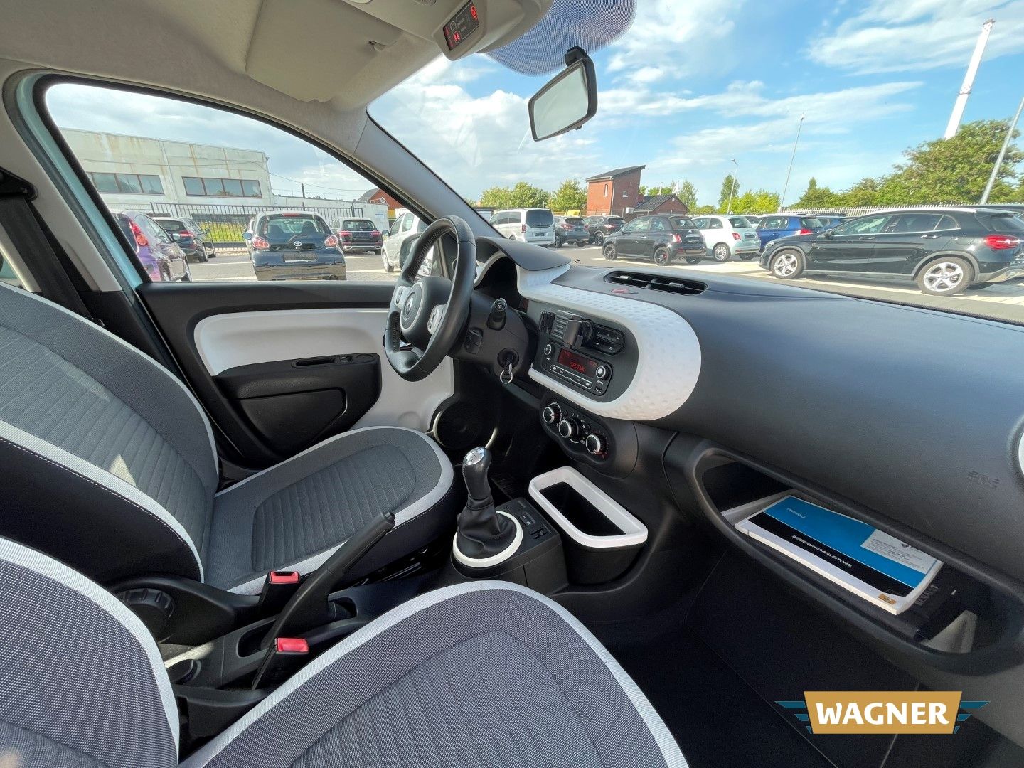 Fahrzeugabbildung Renault Twingo Dynamique leichter Frontschaden
