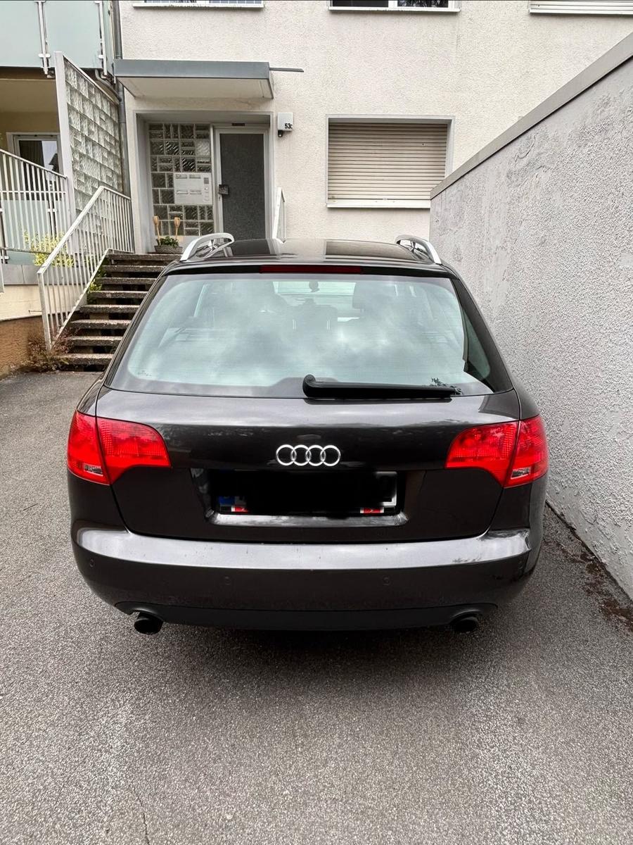 Audi A4 2008 — салон