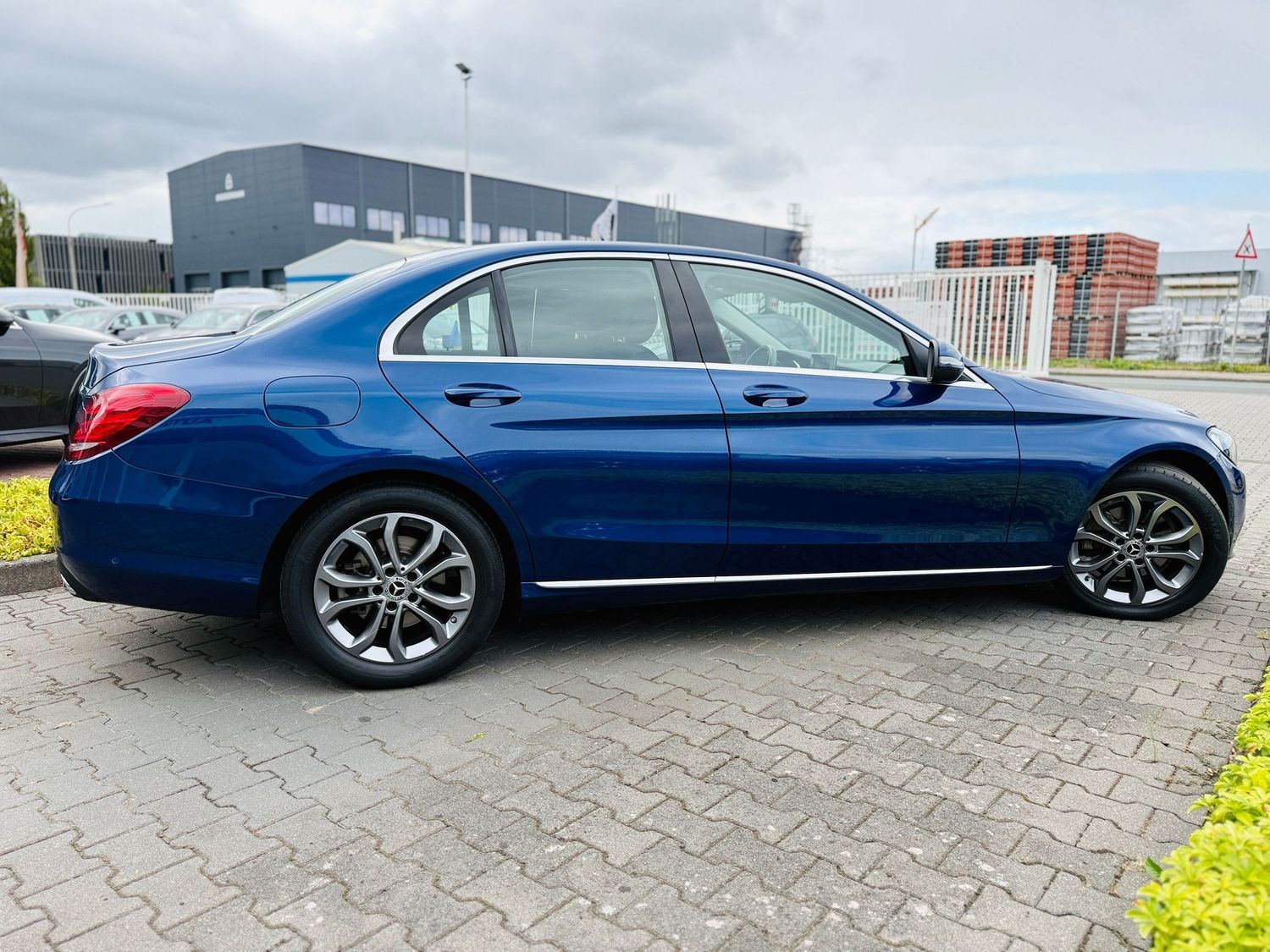 Fahrzeugabbildung Mercedes-Benz C 200 AVANTGARDE, Automatik, LED, Navi, PTS, SH