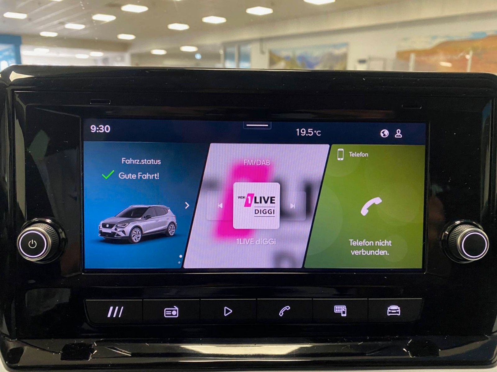 Fahrzeugabbildung SEAT Arona 1.0 TSI DSG STYLE+5 JAHRE GARANTIE+AHK+LED