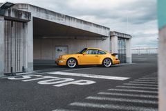 Fahrzeugabbildung Porsche 964 Turbo 3.6 *Speedgelb / Speedline / Dt. Fzg*