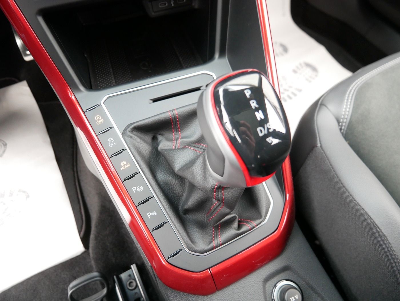 Fahrzeugabbildung Volkswagen Polo -VI 2.0 TSI GTI NEU43T DSG DACH MATRIX ACC