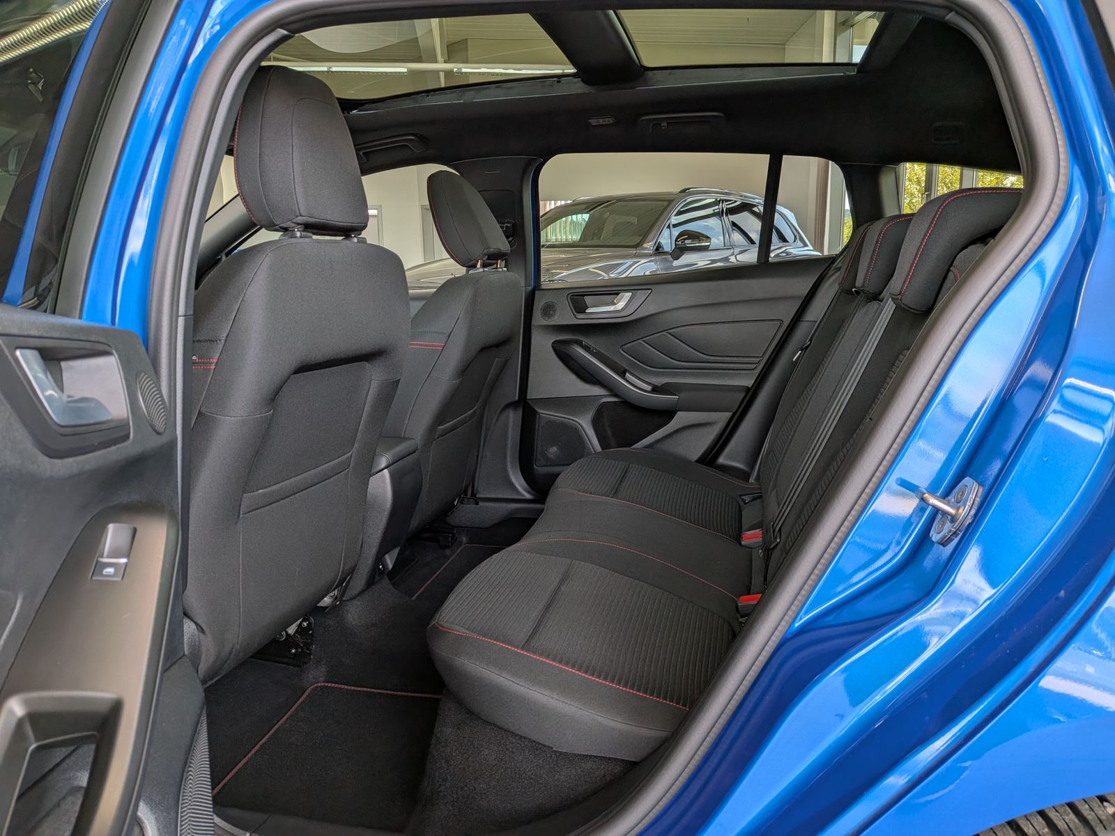 Fahrzeugabbildung Ford Focus ST-Line X Styling Matrix B&amp;O Pano 18"