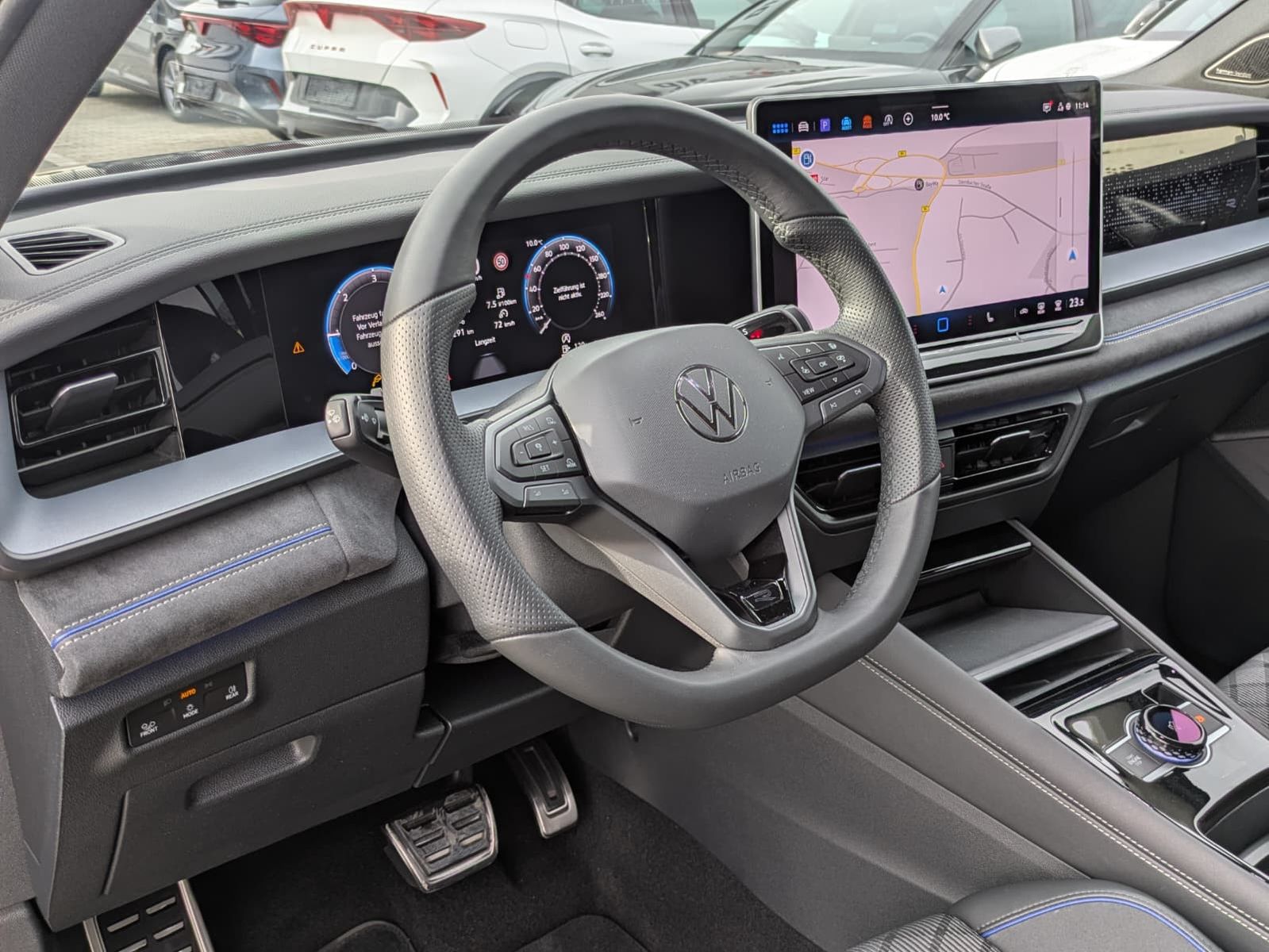 Fahrzeugabbildung Volkswagen Tayron 2.0 TDI 4M R-Line 7Si*MATRIX*AHK*PANO*HUD