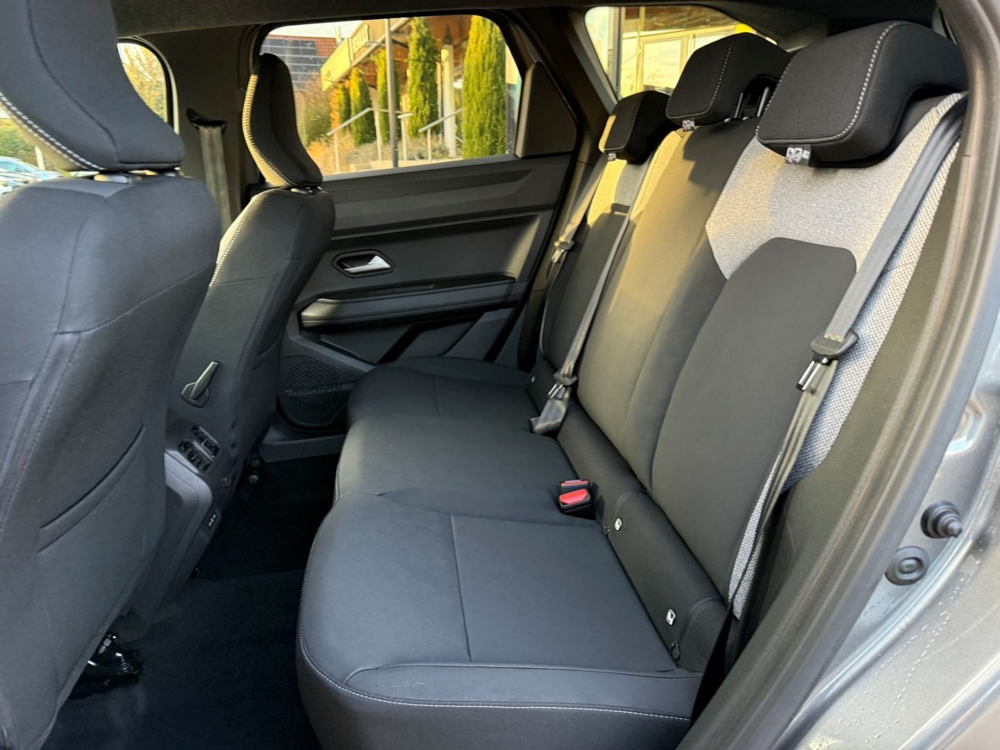 Fahrzeugabbildung Dacia Bigster TCe 140 Journey Navi Digitales Cockpit L