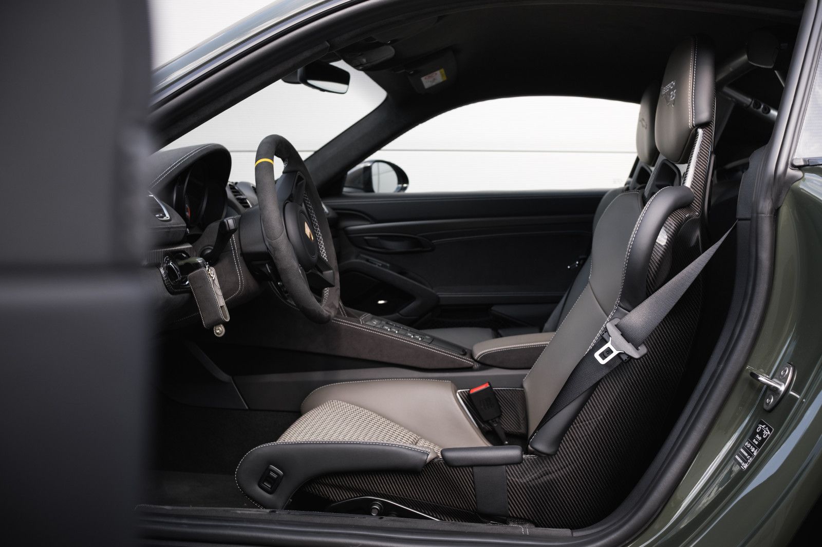 Fahrzeugabbildung Porsche 718 GT4 RS-PTS-Sonderwunsch-Weissach-Lift